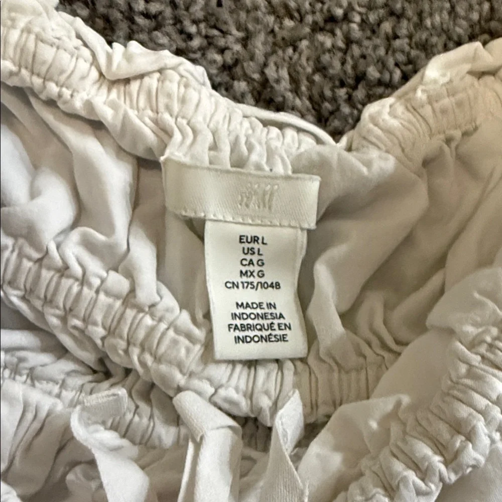 H&M Cream Ruffled Top - Picture 2 of 5